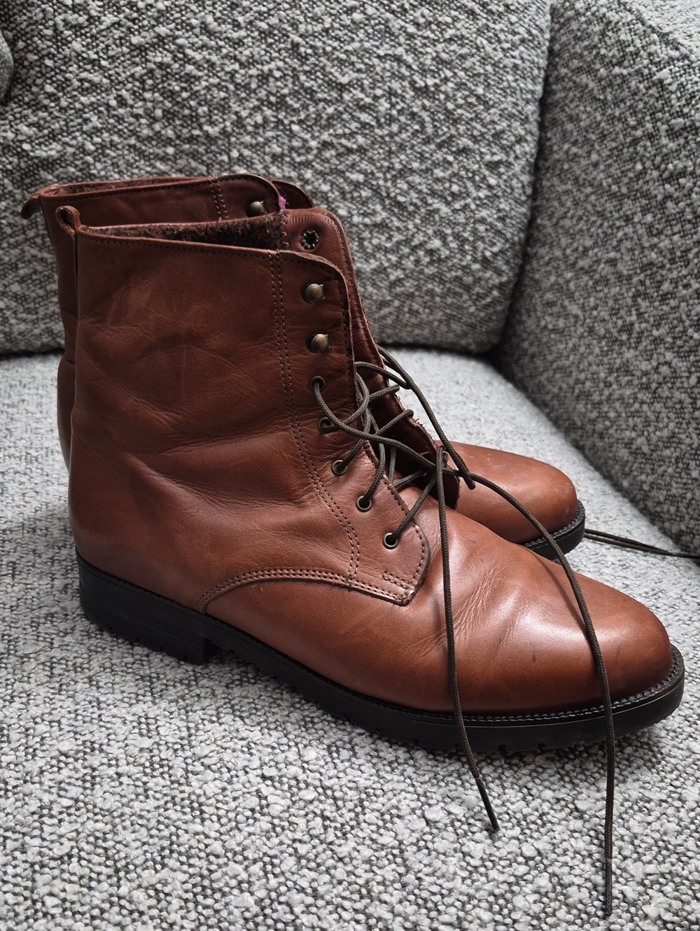 WATERPROOF, Vintage Ladies Leather Lace-Up Boots in Brown
